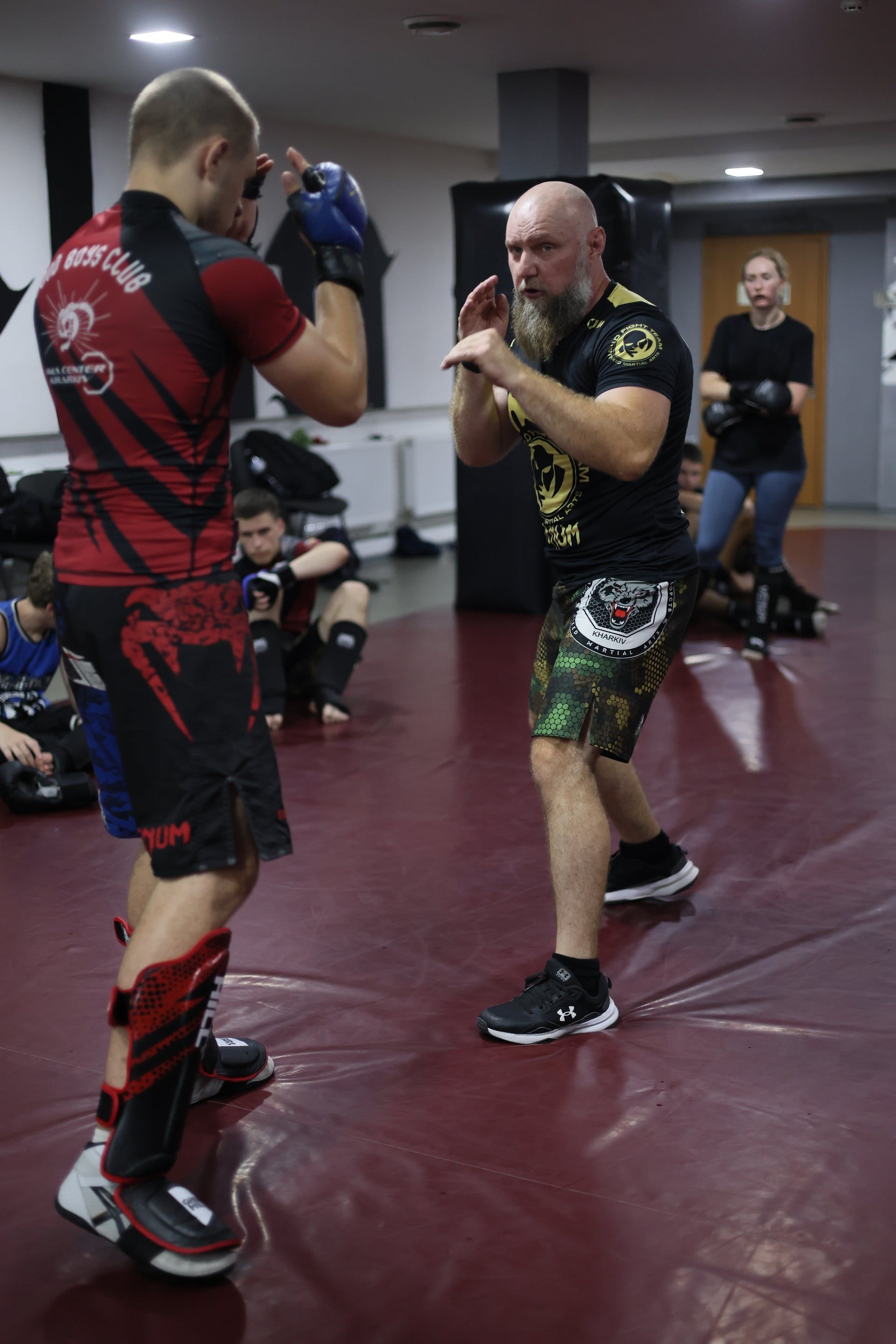 Тренер MMA Center у рингу